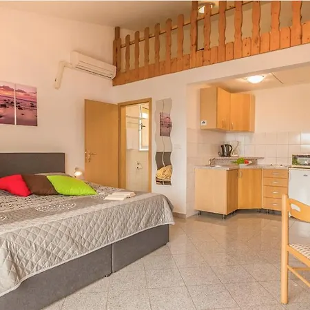 Sinisa 2286 Apartamento