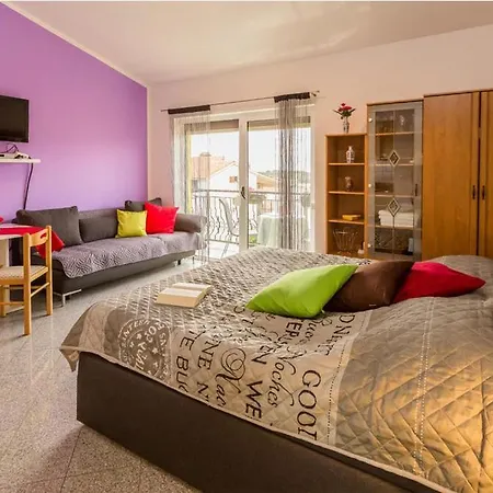 Sinisa 2286 Apartamento